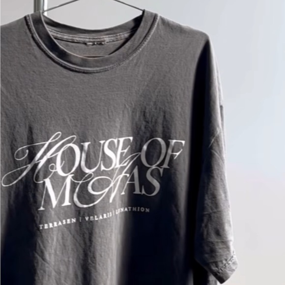 House of Mass Graphic Tee - Picture 12 of 12